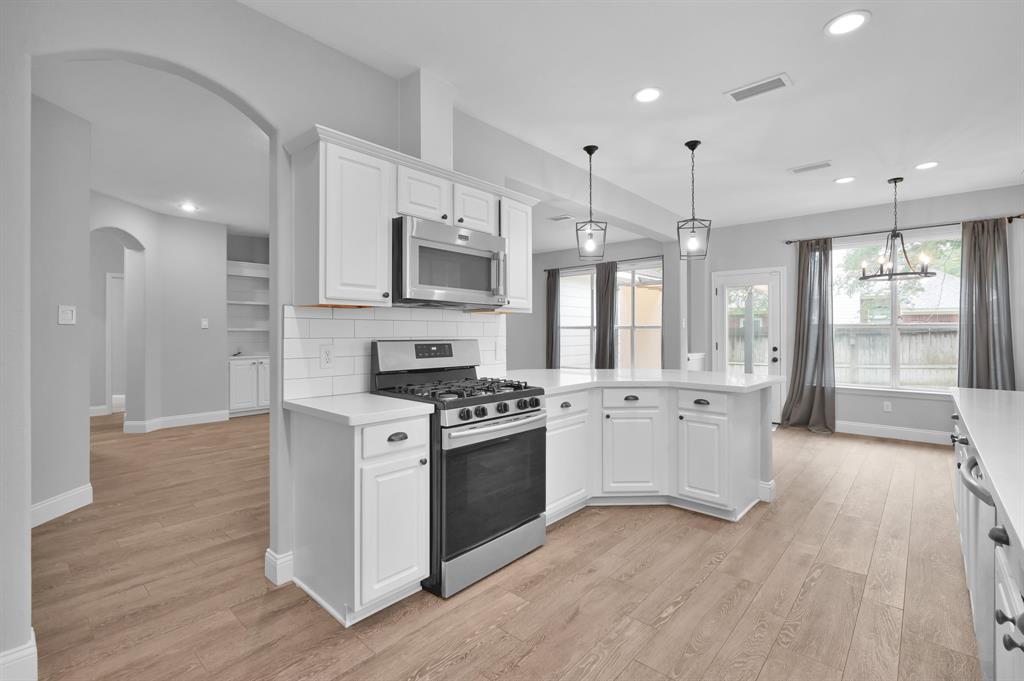 10 Hollylaurel Drive, The Woodlands, Texas image 14