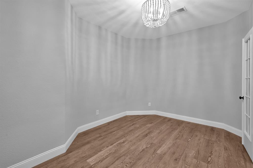 10 Hollylaurel Drive, The Woodlands, Texas image 8
