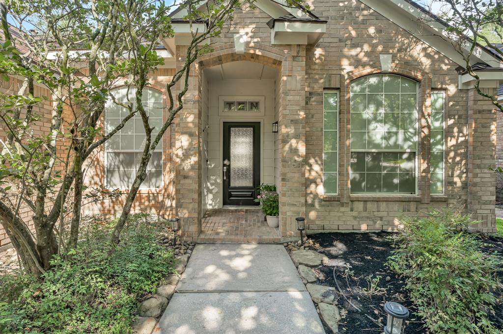 10 Hollylaurel Drive, The Woodlands, Texas image 2