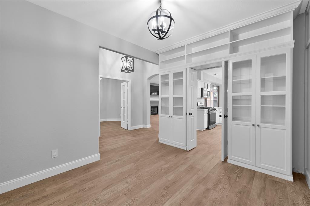 10 Hollylaurel Drive, The Woodlands, Texas image 5