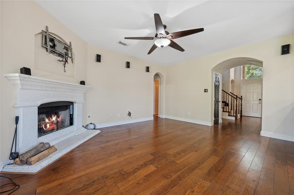 8002 Elm Wood Court, Baytown, Texas image 6