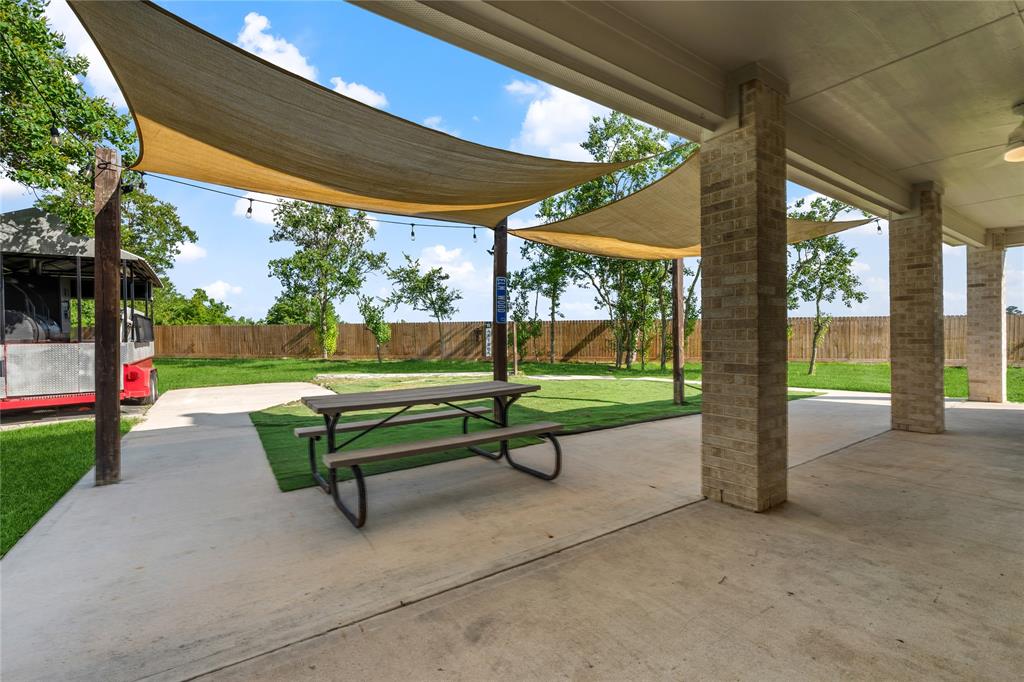 8002 Elm Wood Court, Baytown, Texas image 28