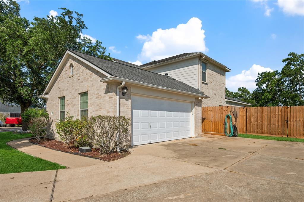 8002 Elm Wood Court, Baytown, Texas image 32
