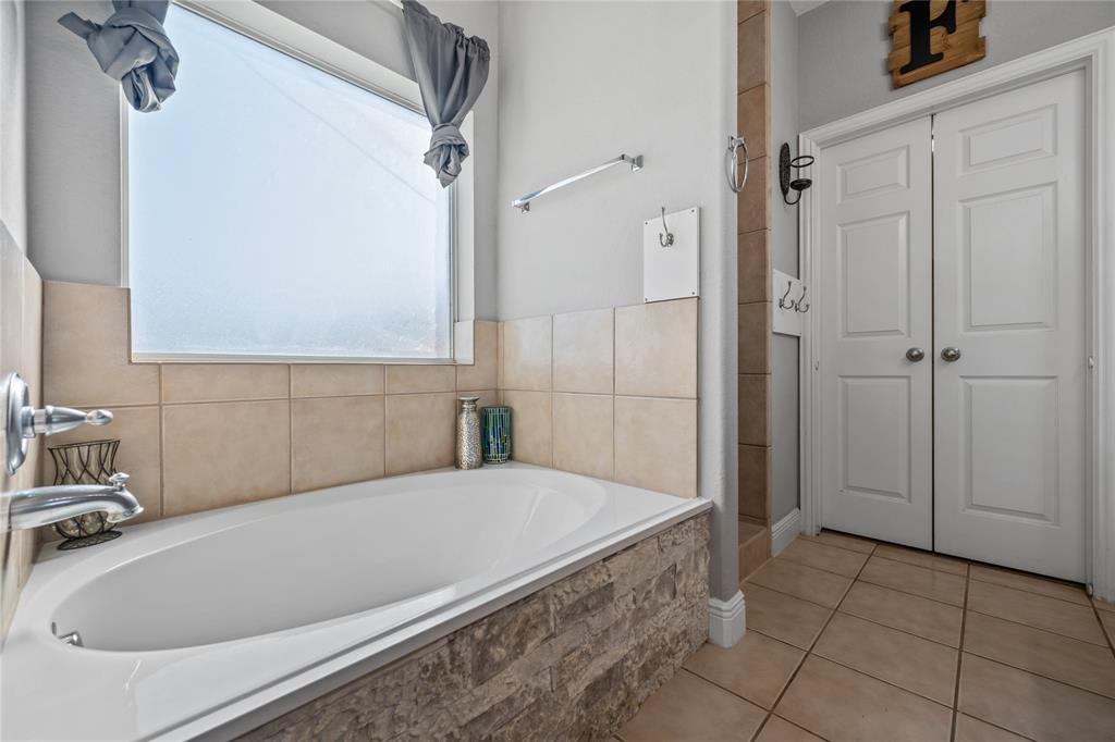 8002 Elm Wood Court, Baytown, Texas image 16
