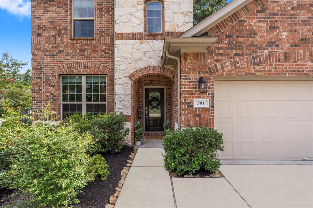 301 Serenata Woods Trail