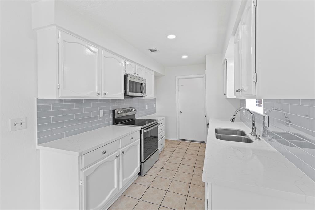 2934 Heritage Colony Drive, Webster, Texas image 10