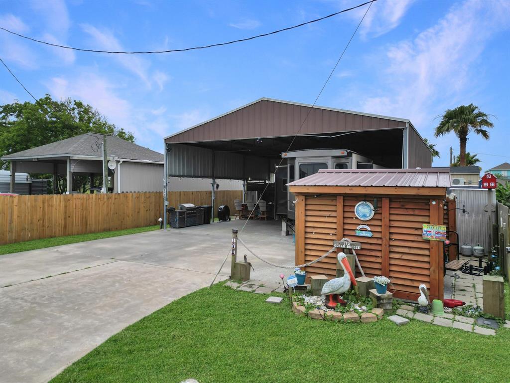 170 Ocean Breeze Drive, Crystal Beach, Texas image 3