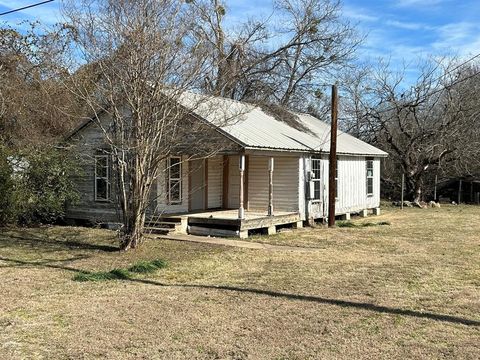 Photo of 504 N Narcissus, Kosse, TX 76653 (MLS # 10972356) Photo of 504 N Narcissus, Kosse, TX 76653 (MLS # 10972356)