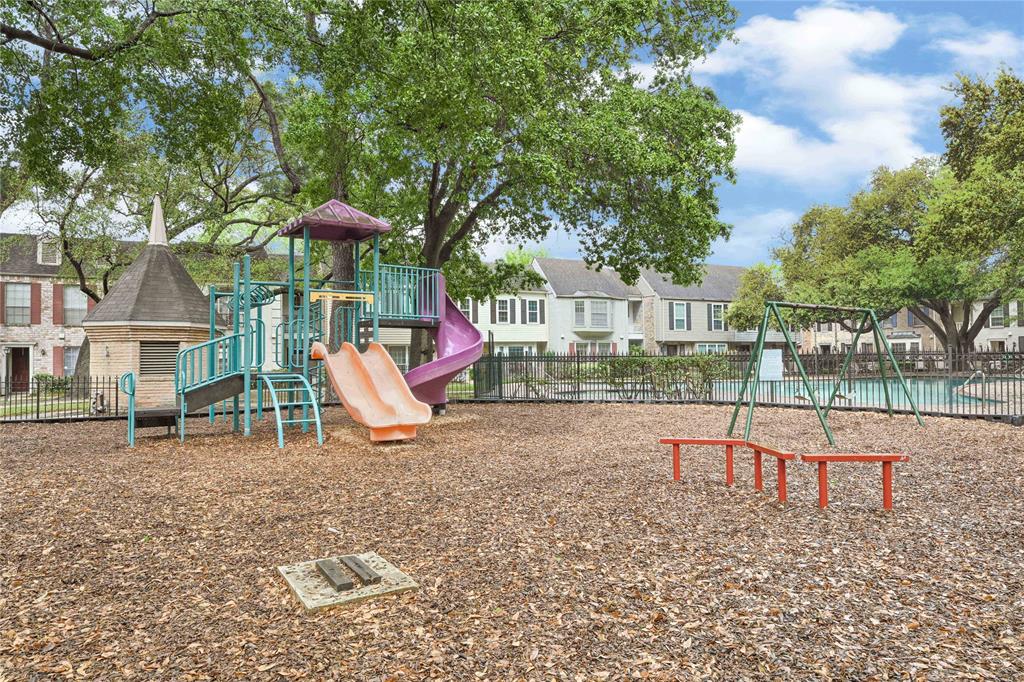 13064 Trail Hollow Drive #3064, Houston, Texas image 9