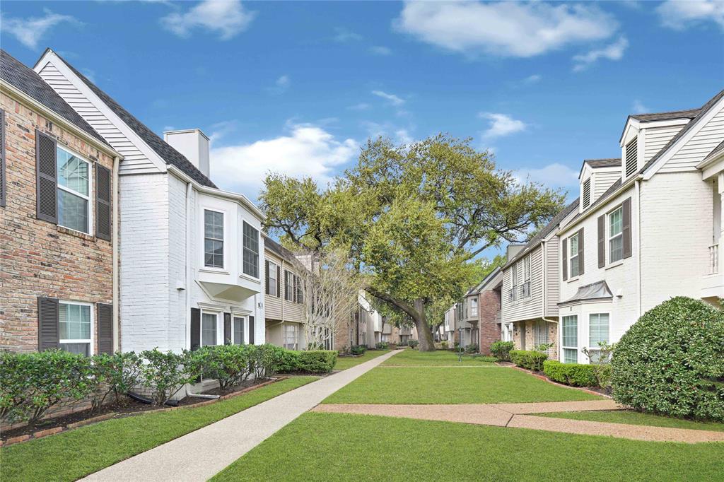 13064 Trail Hollow Drive #3064, Houston, Texas image 12