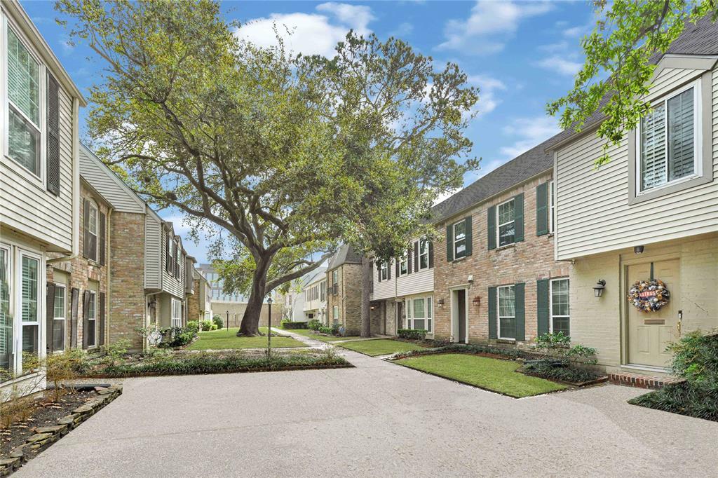 13064 Trail Hollow Drive #3064, Houston, Texas image 8