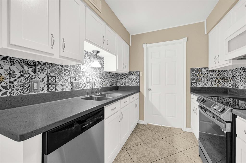 13064 Trail Hollow Drive #3064, Houston, Texas image 16