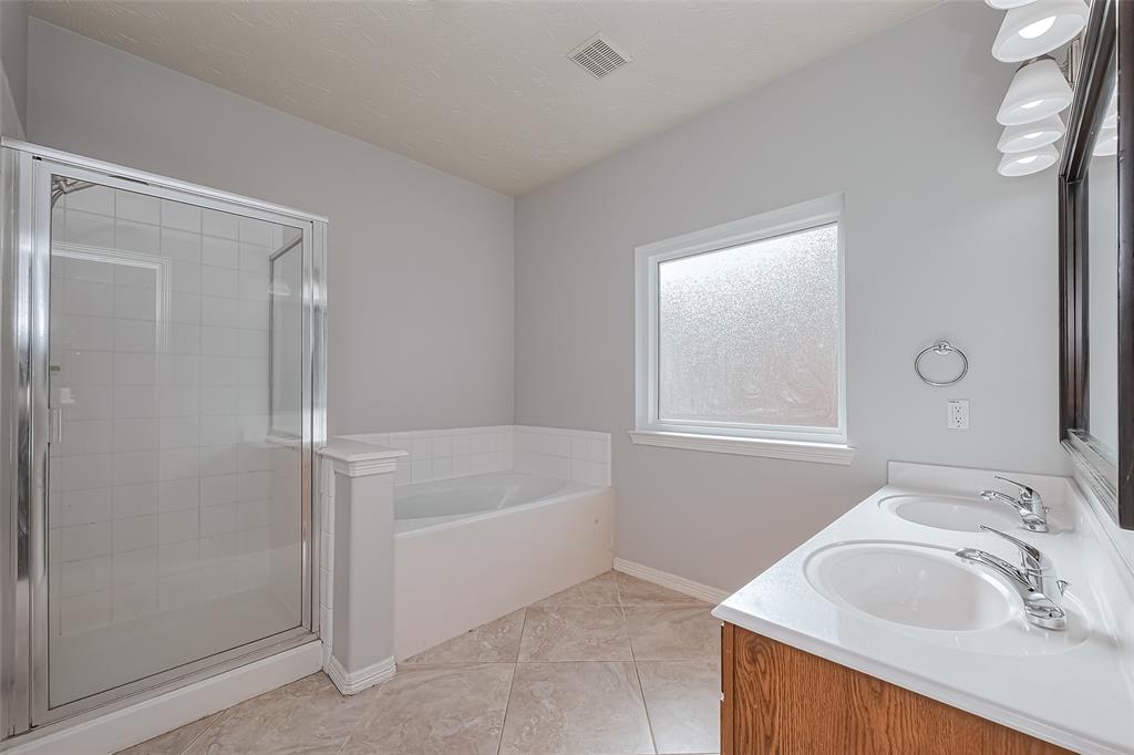 2202 Highland Crossing Drive, Conroe, Texas image 21