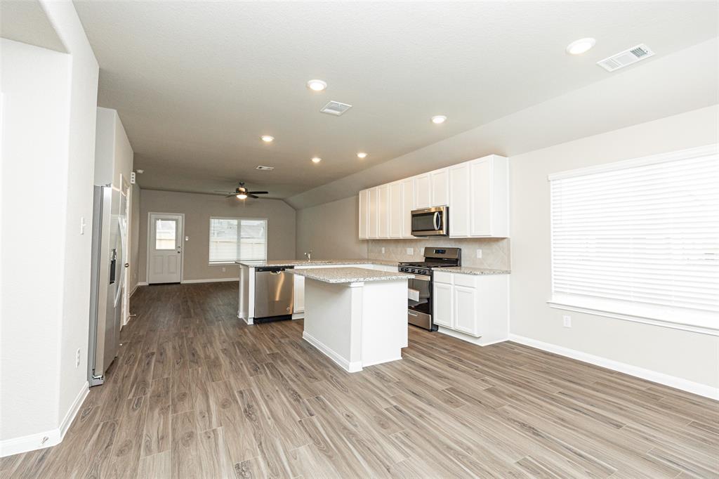 823 Gavin Walker Drive, Rosharon, Texas image 25