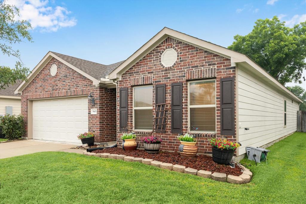 643 E Fairway Lake Drive, Alvin, Texas image 2