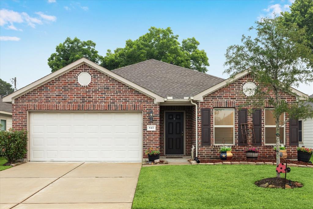 643 E Fairway Lake Drive, Alvin, Texas image 1