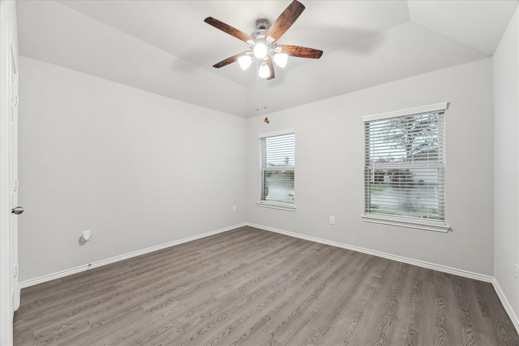 643 E Fairway Lake Drive, Alvin, Texas image 15