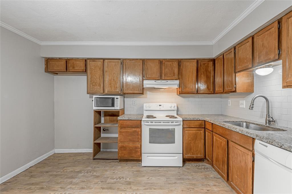 2521 Crosstimbers Street #F3, Huntsville, Texas image 8