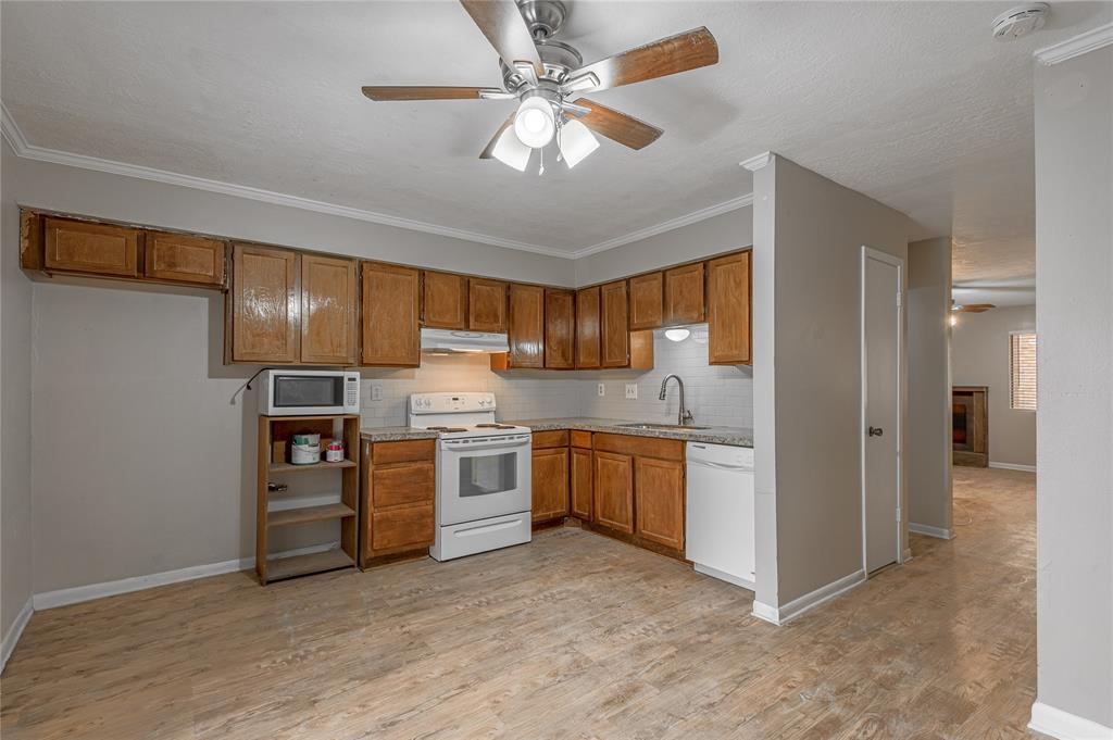 2521 Crosstimbers Street #F3, Huntsville, Texas image 14