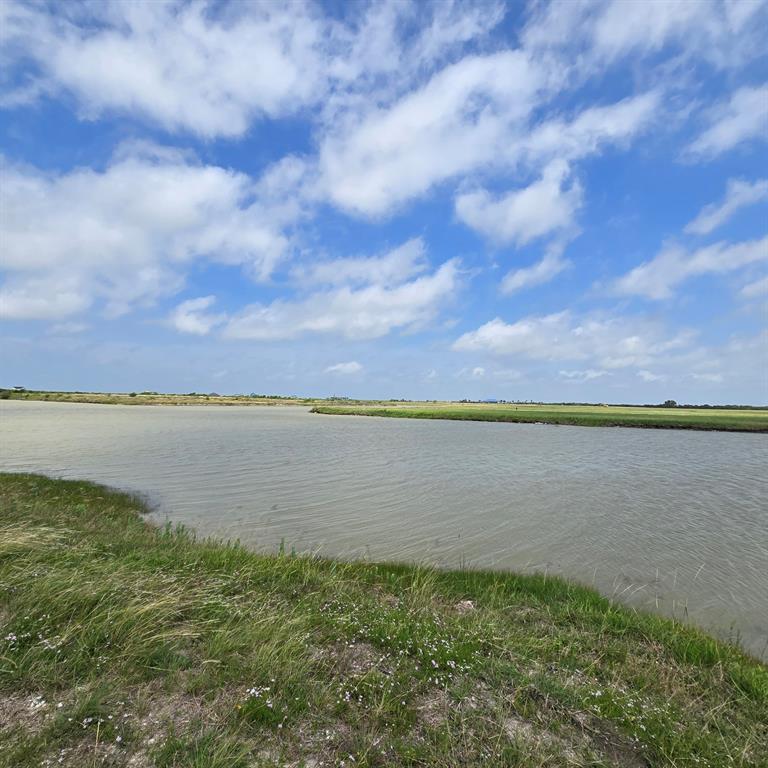 3060 Coastal Springs Loop, Palacios, Texas image 9