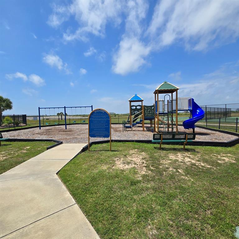 3060 Coastal Springs Loop, Palacios, Texas image 4