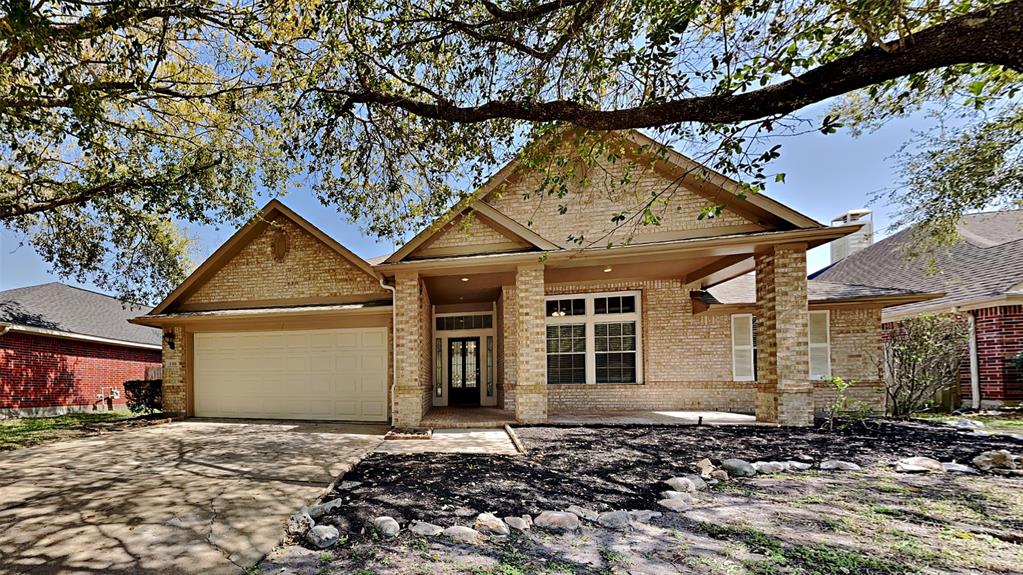 1311 Kingfisher Court, Pearland, Texas image 1