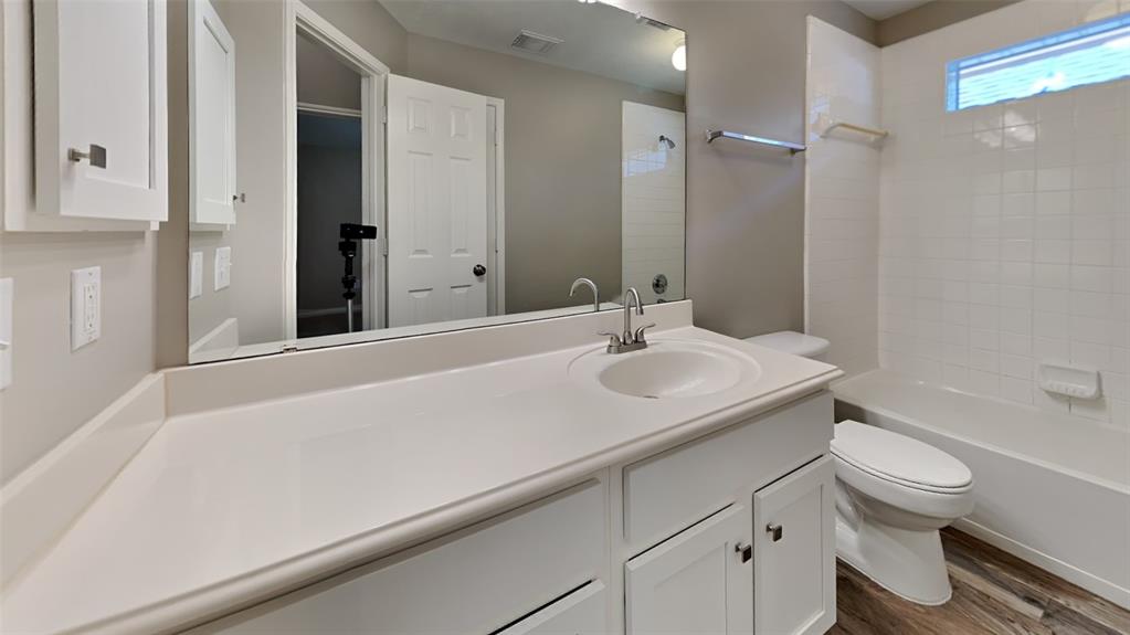 1311 Kingfisher Court, Pearland, Texas image 12