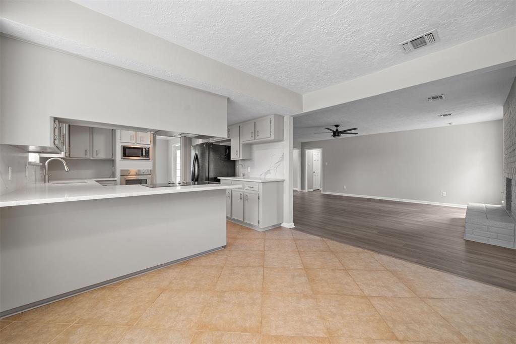 3915 Glenheather Drive, Houston, Texas image 11