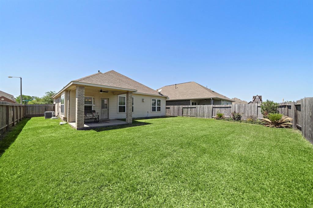 223 Rochester Trail Lane, League City, Texas image 10