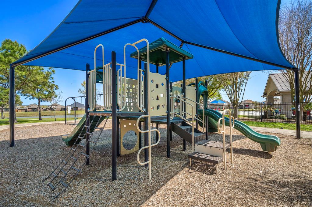 223 Rochester Trail Lane, League City, Texas image 13