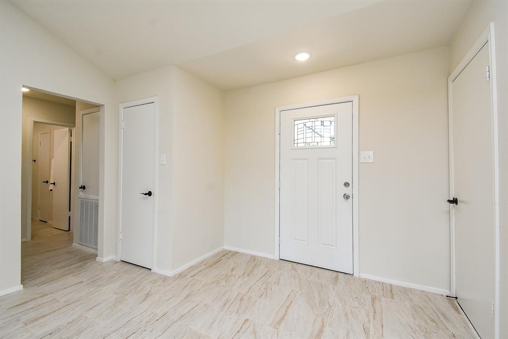 1402 Blue Diamond Drive, Missouri City, Texas image 3