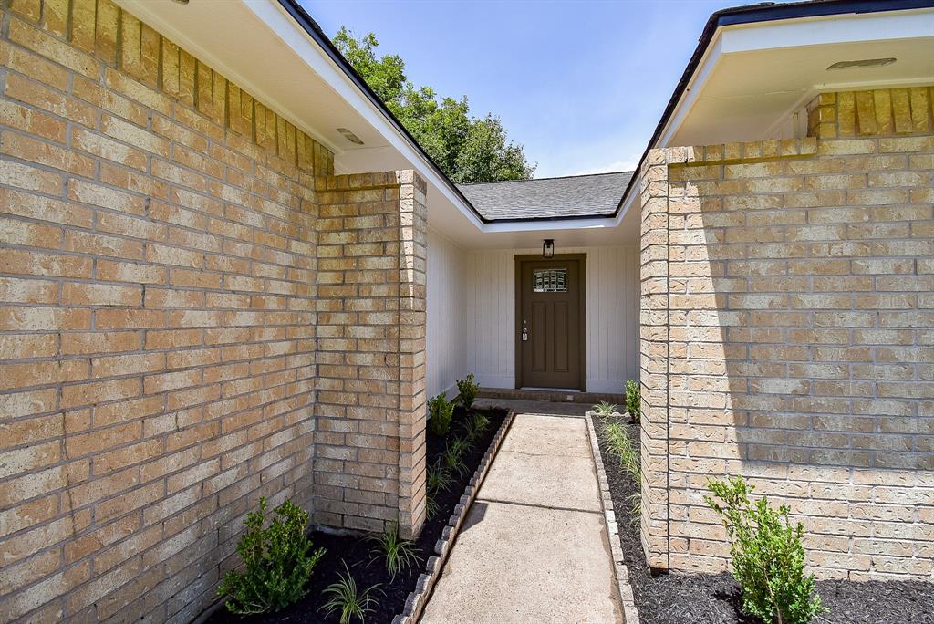 1402 Blue Diamond Drive, Missouri City, Texas image 2