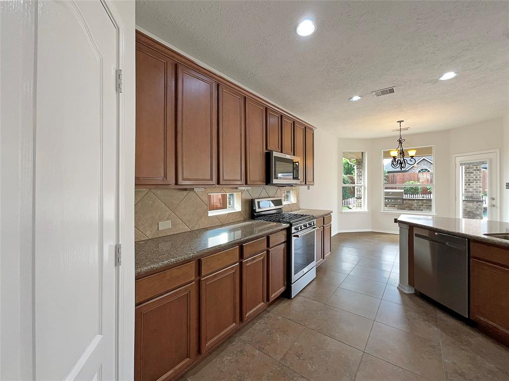 3306 Cactus Heights Lane, Pearland, Texas image 6