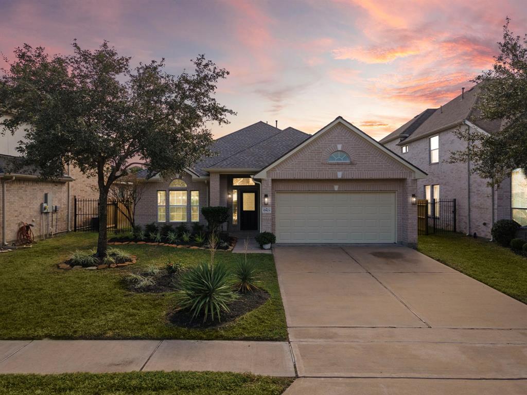 17823 Sugarloaf Bay Drive, Cypress, Texas image 1