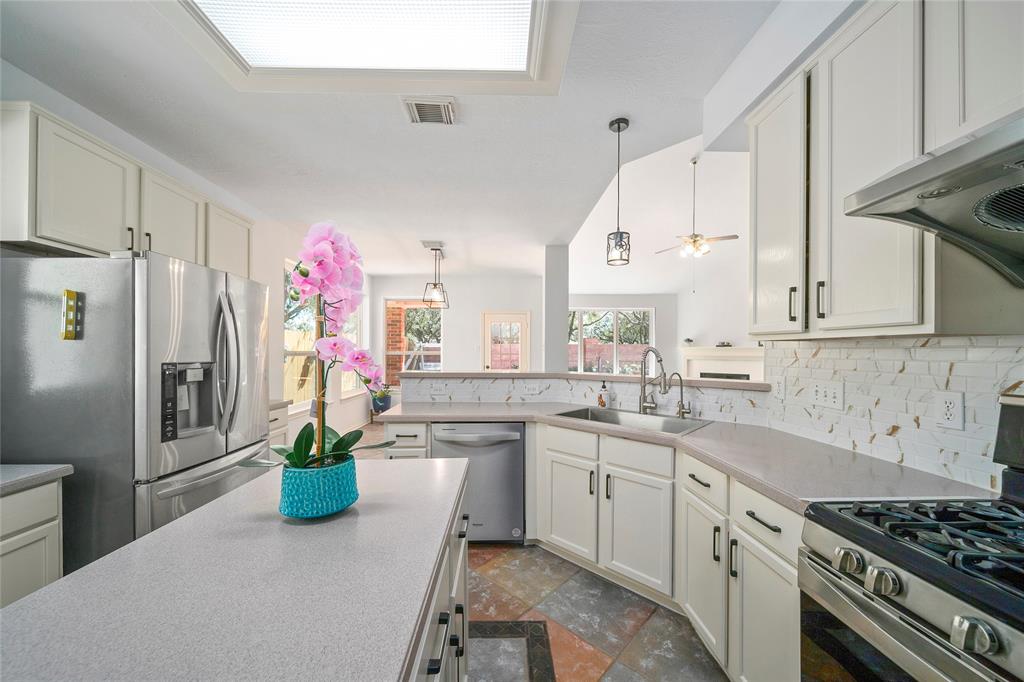 2111 Scenic Hollow Court, Katy, Texas image 10