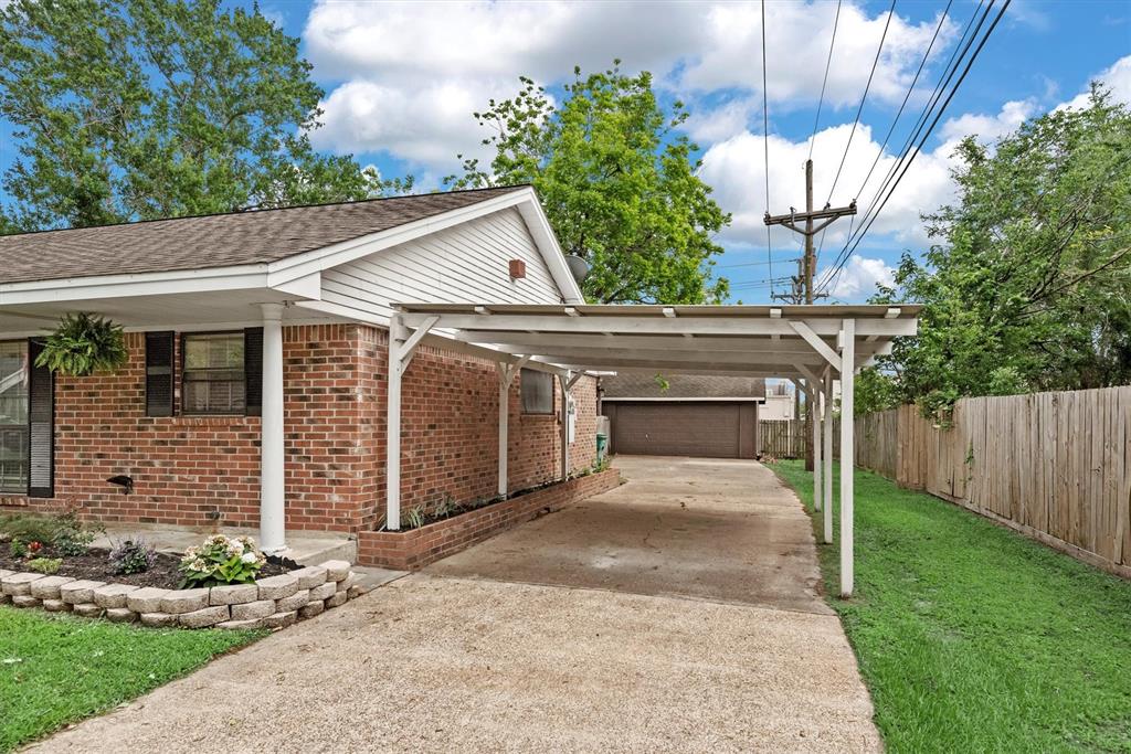 227 Oak Hollow Street, Conroe, Texas image 4