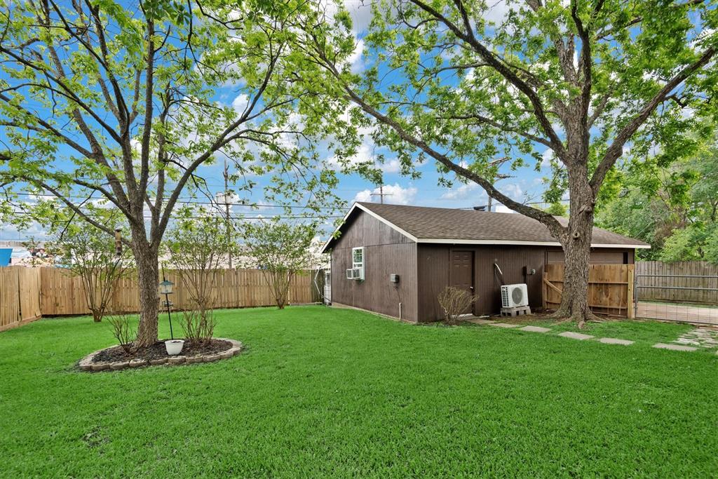 227 Oak Hollow Street, Conroe, Texas image 31