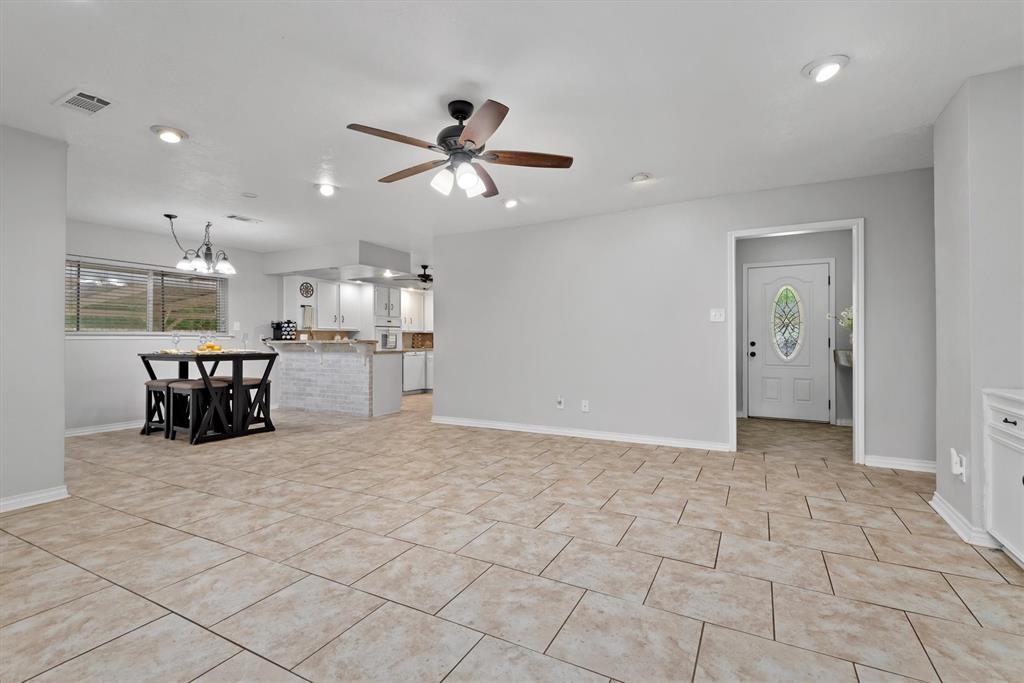 227 Oak Hollow Street, Conroe, Texas image 9