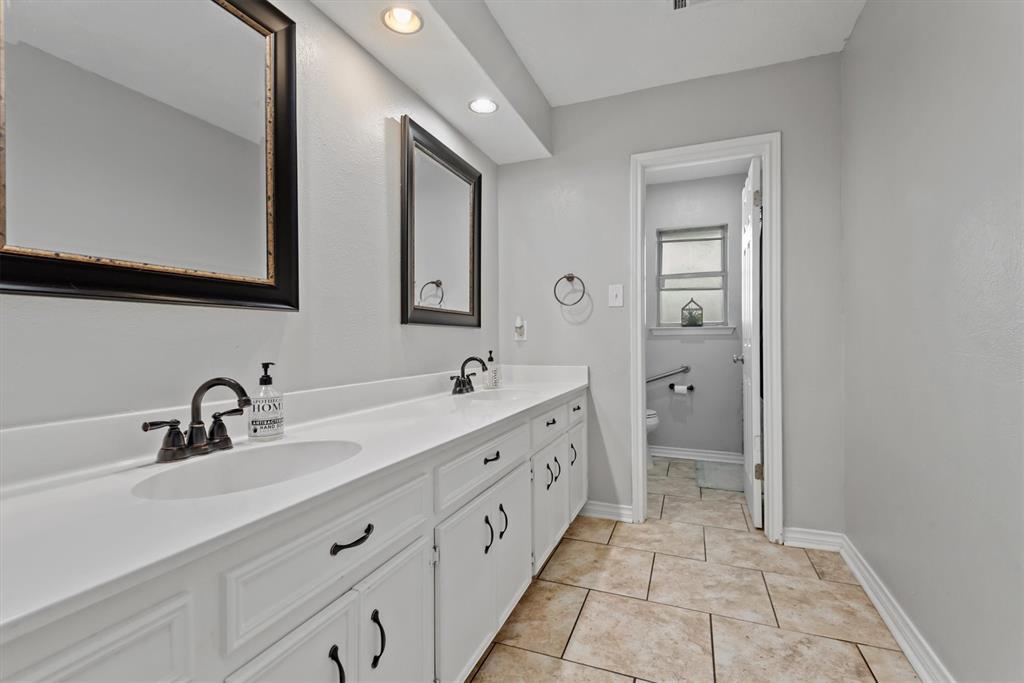 227 Oak Hollow Street, Conroe, Texas image 17