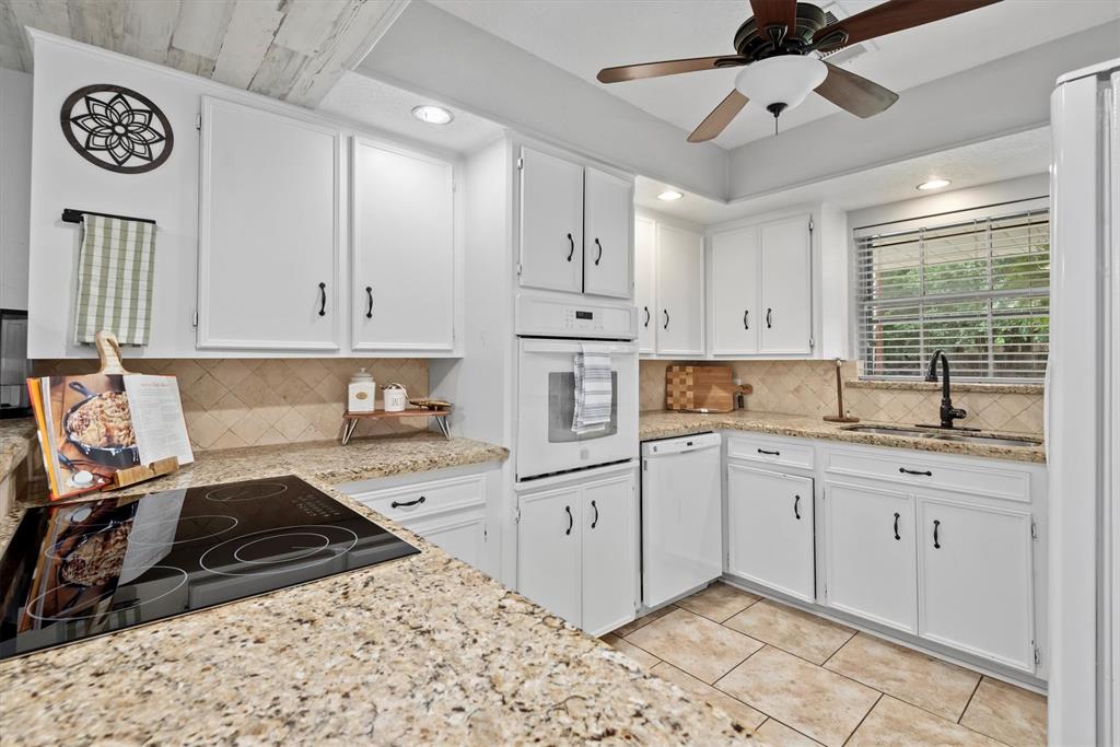 227 Oak Hollow Street, Conroe, Texas image 15