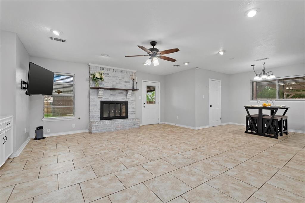 227 Oak Hollow Street, Conroe, Texas image 8