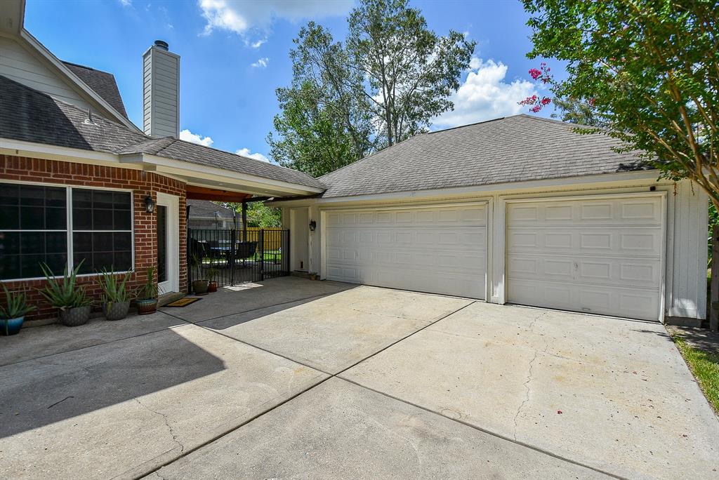 19707 Powerscourt Drive, Humble, Texas image 3