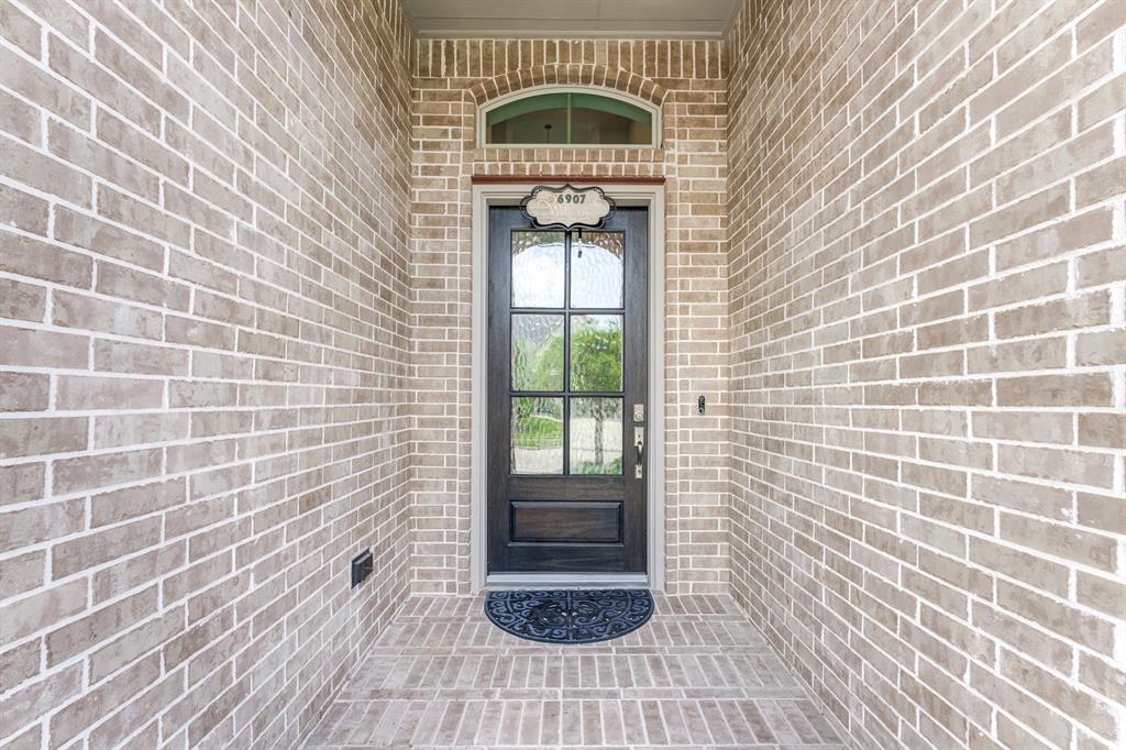 6907 Pondhawk Drive