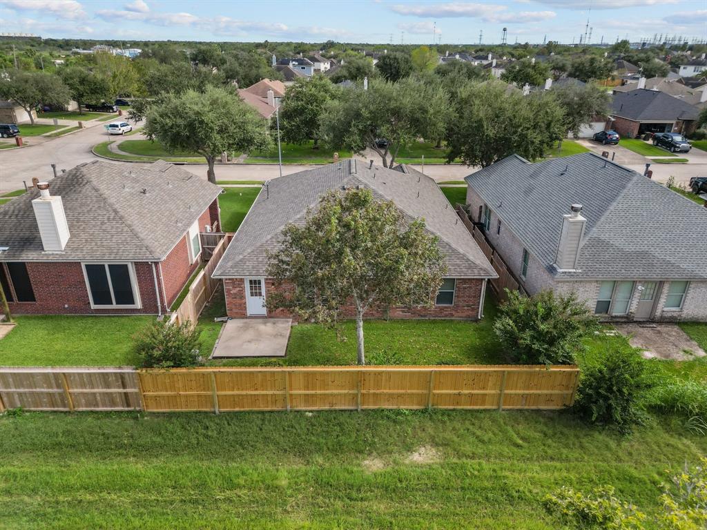 710 Chase View Drive, Bacliff, Texas image 3