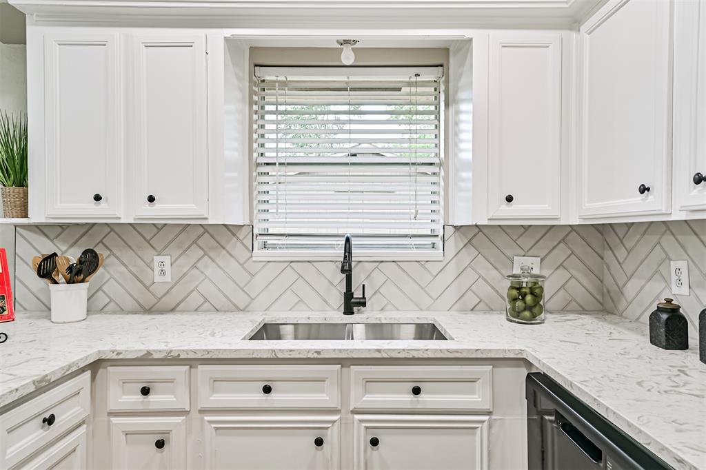 5306 Apple Springs Drive, Pearland, Texas image 15