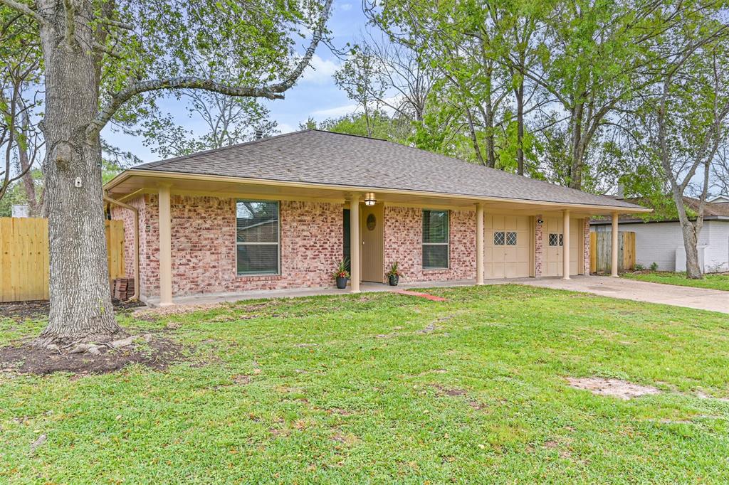 5306 Apple Springs Drive, Pearland, Texas image 2