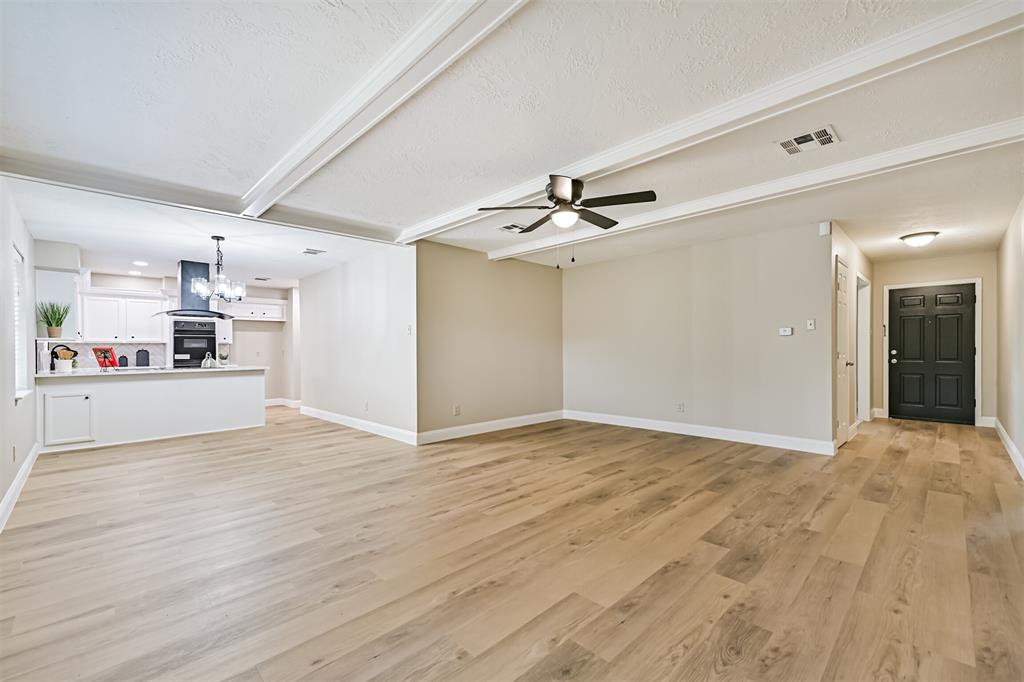 5306 Apple Springs Drive, Pearland, Texas image 10