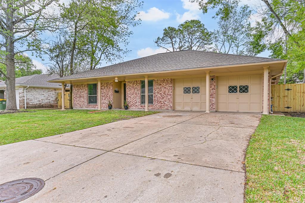 5306 Apple Springs Drive, Pearland, Texas image 3