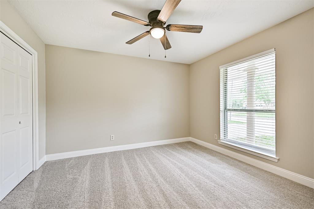 5306 Apple Springs Drive, Pearland, Texas image 6