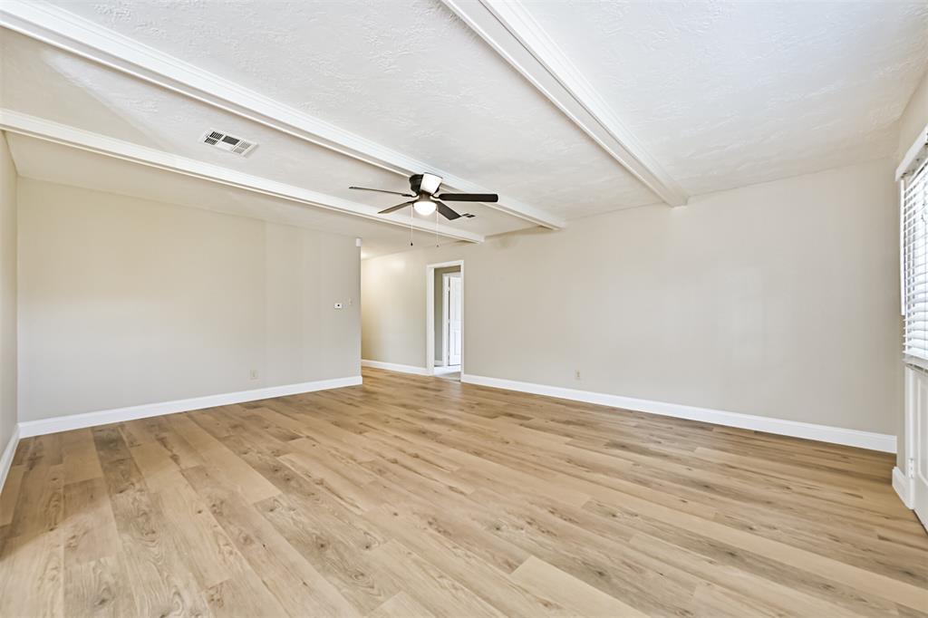 5306 Apple Springs Drive, Pearland, Texas image 9